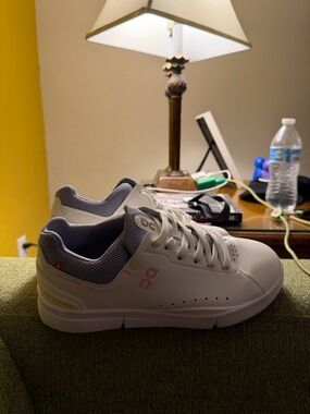 On Running Kids White and Gray Low-Top Sneakers with Subtle Gold Logo